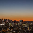 Ausblick auf Fuji-san und Shinjuku Skyline bei Sonnenuntergang