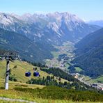 Ausblick auf St. Anton am Arlberg während eines Zwischenstopps…