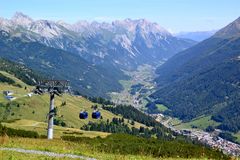 Ausblick auf St. Anton am Arlberg während eines Zwischenstopps…