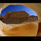 Ausblick aus einer Höhle in der Weissen Wüste II