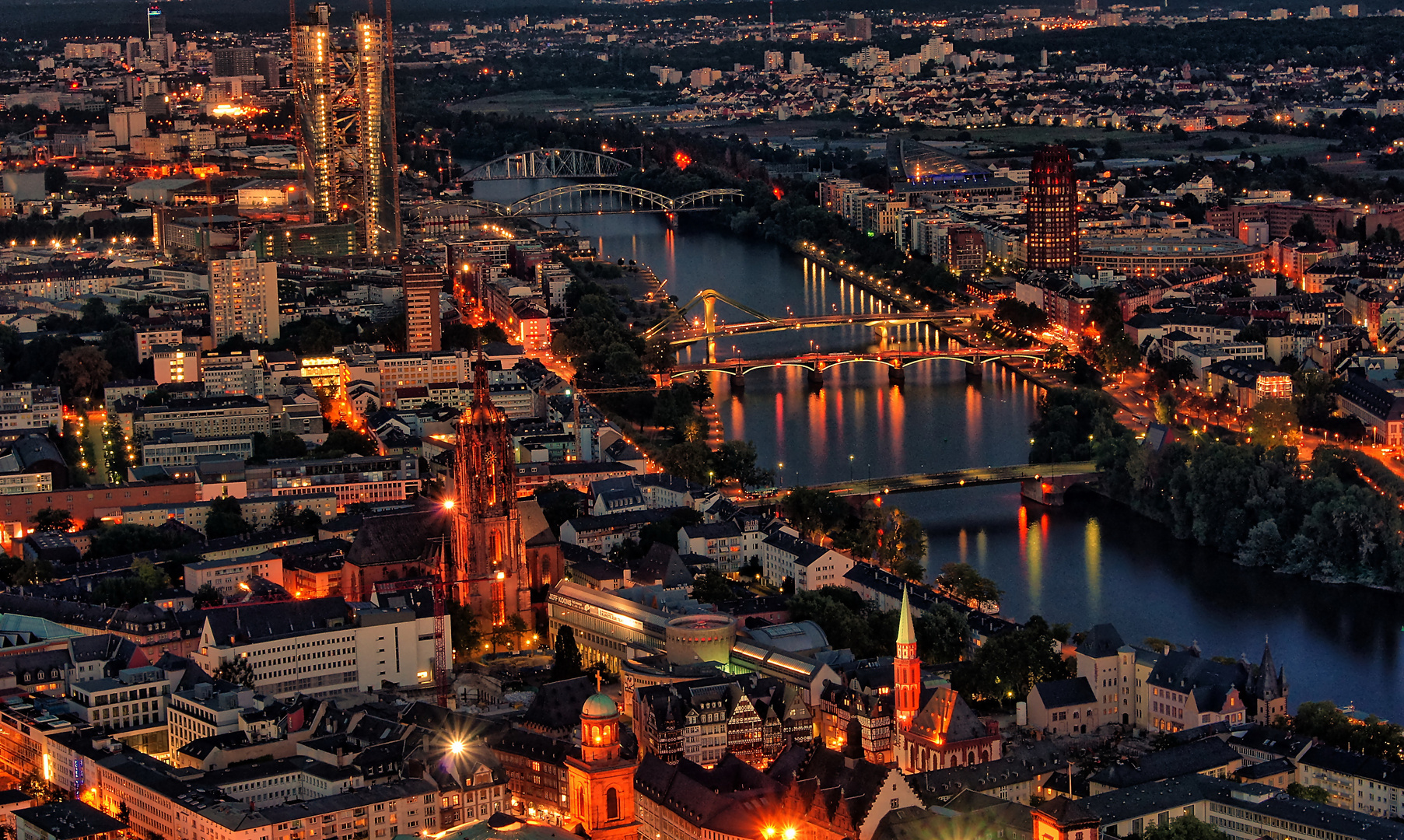 Ausblick bei Nacht vom Maintower