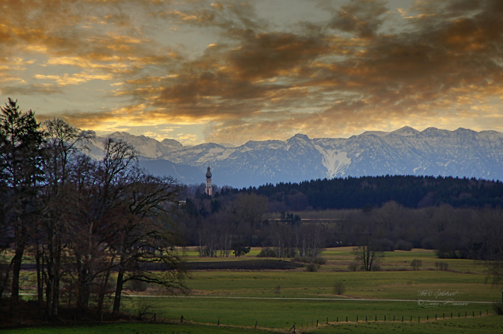 Ausblick in die Alpen und Gebirge