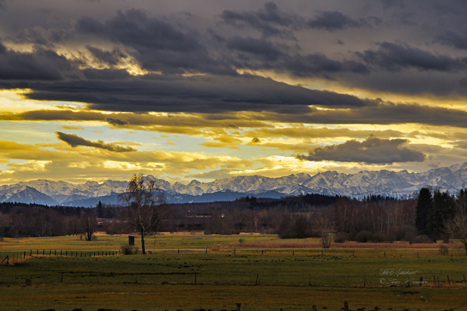 Ausblick in die Alpen und Gebirge