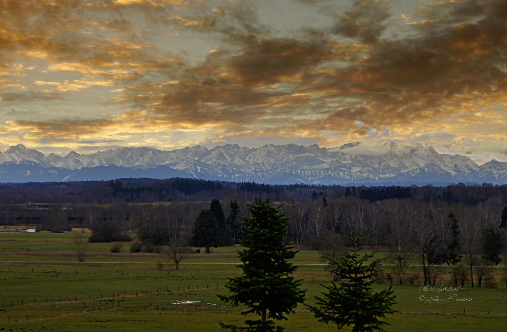 Ausblick in die Alpen und Gebirge