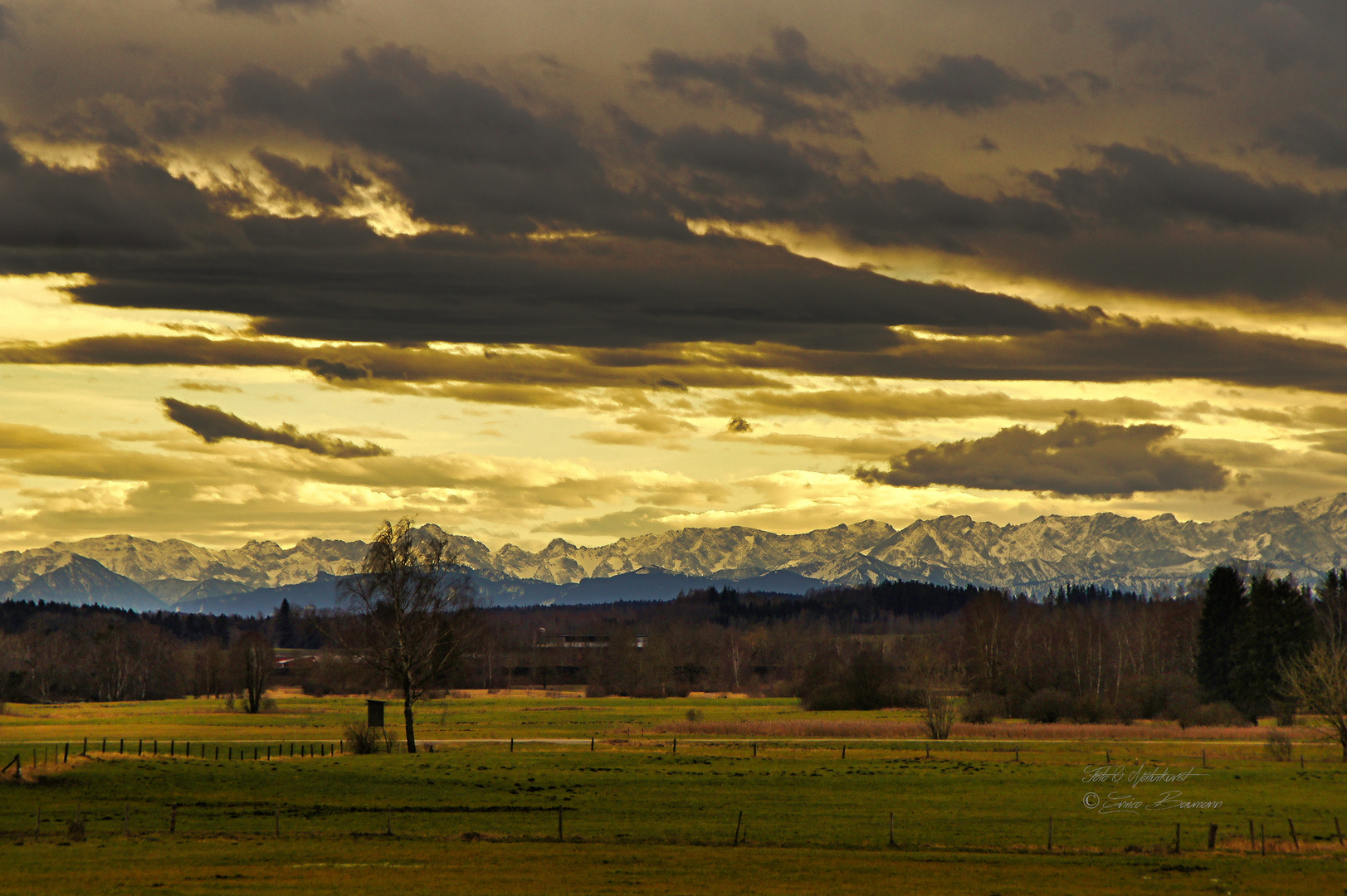 Ausblick in die Alpen und Gebirge