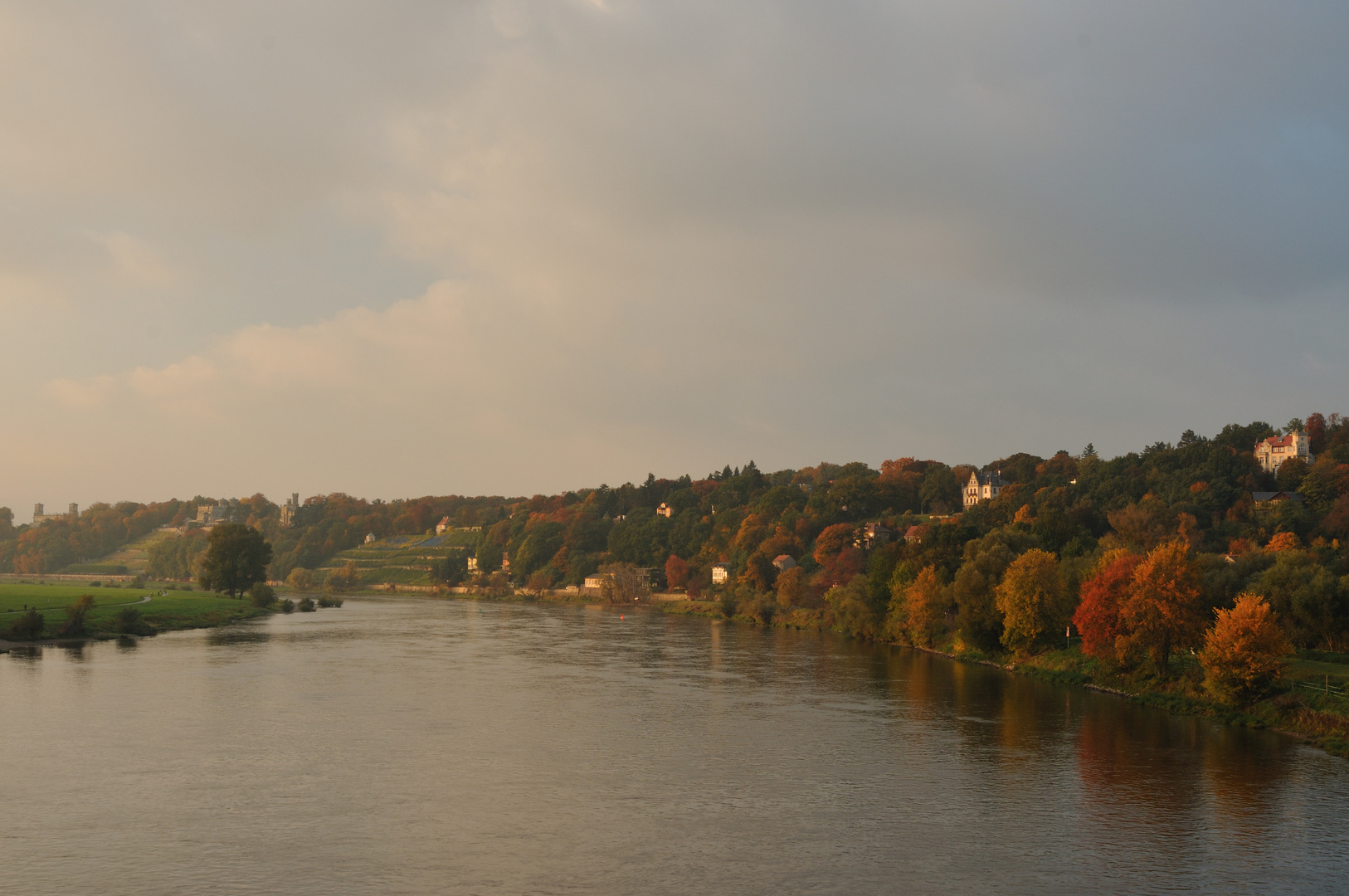 Ausblick über das buntfröhliche Elbtal