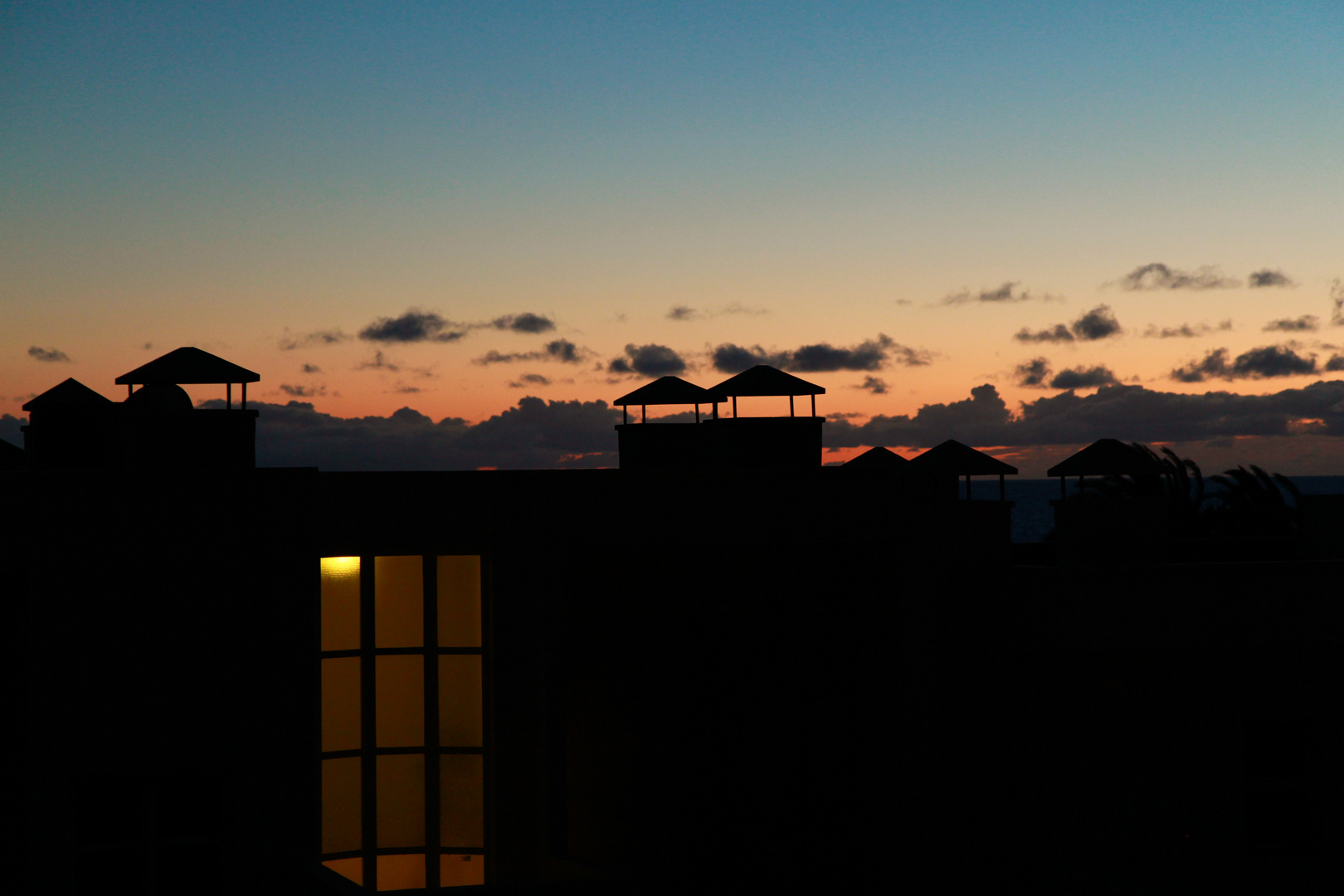 Ausblick vom Balkon unseres Apartments nach dem Sonnenuntergang