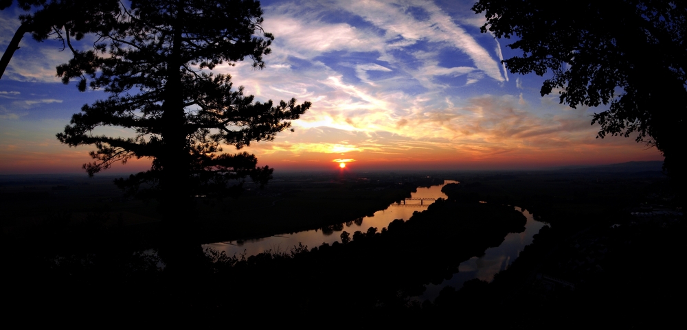 Ausblick vom Bogenberg beim Sonnenuntergang