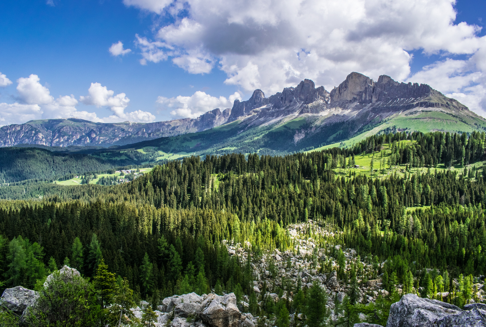 Ausblick vom Felsenlabyrinth am Karerpass