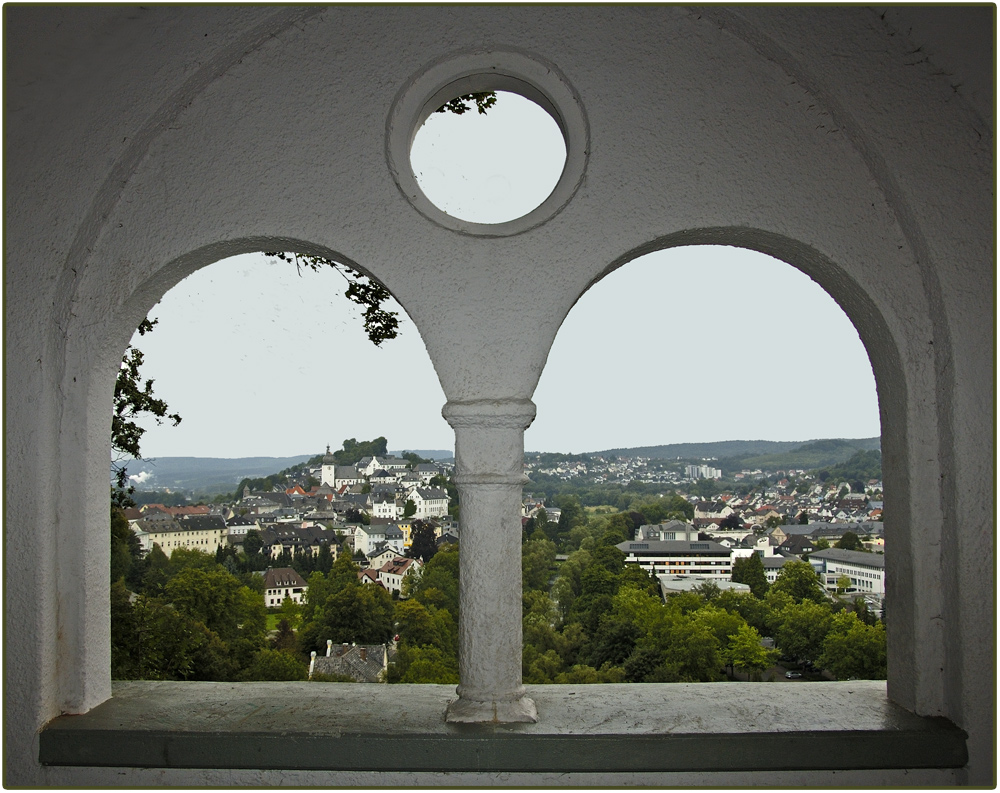 Ausblick vom Flüsterhäuschen auf Arnsberg.