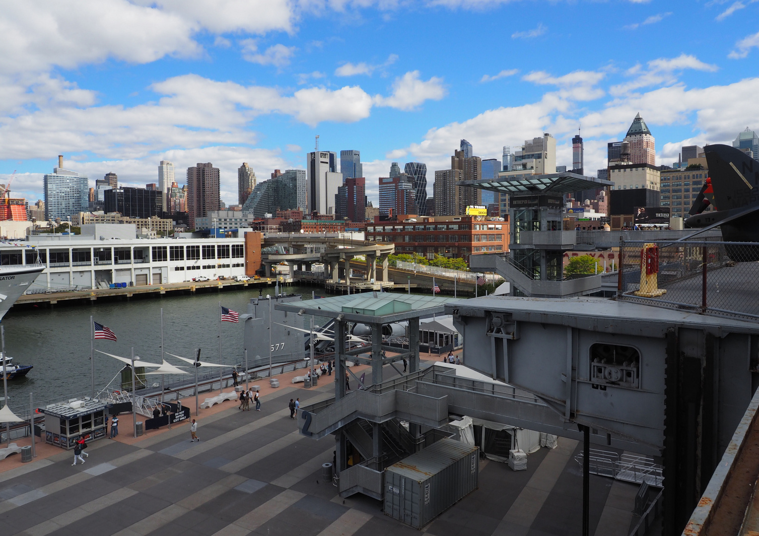 Ausblick vom Intrepid Sea, Air & Space Museum