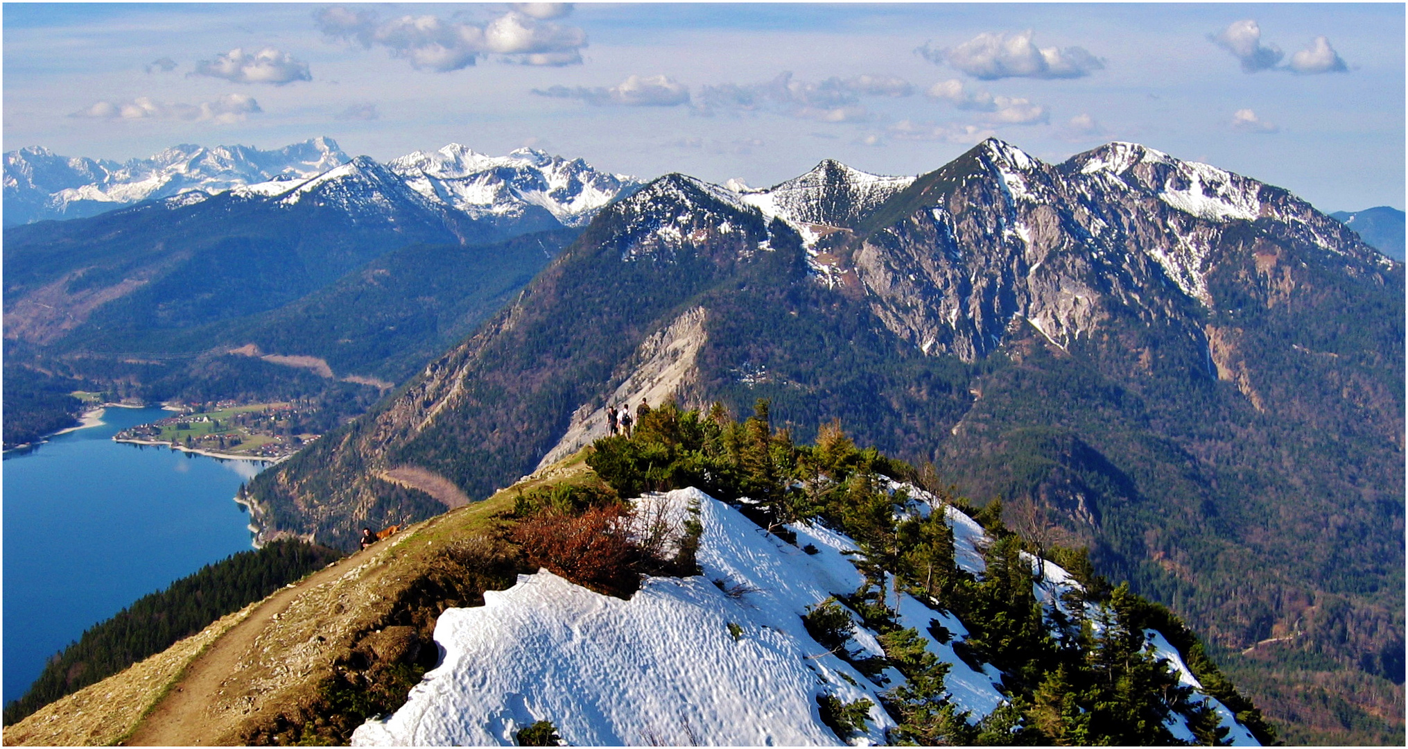 Ausblick vom Jochberg (1565 m)...