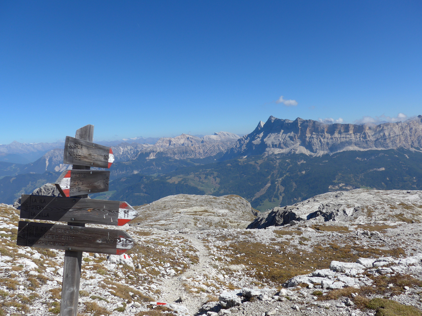 Ausblick vom Puez-Gebiet nach Alta Badia (Südtirol)