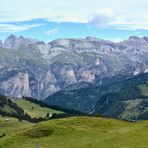 Ausblick vom Sellajoch auf Geisler- und Puezgruppe