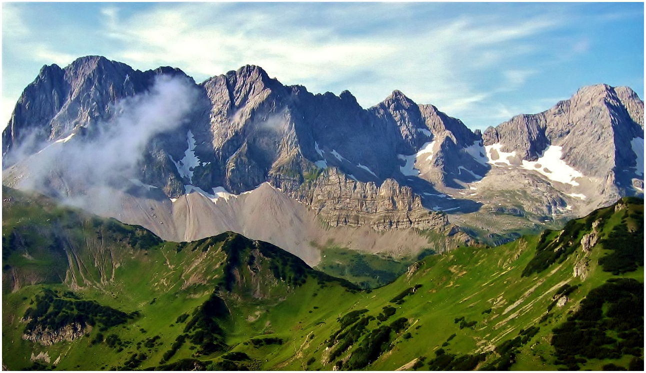 Ausblick vom Sonnjoch (2457 m) auf den Karwendel-Hauptkamm 