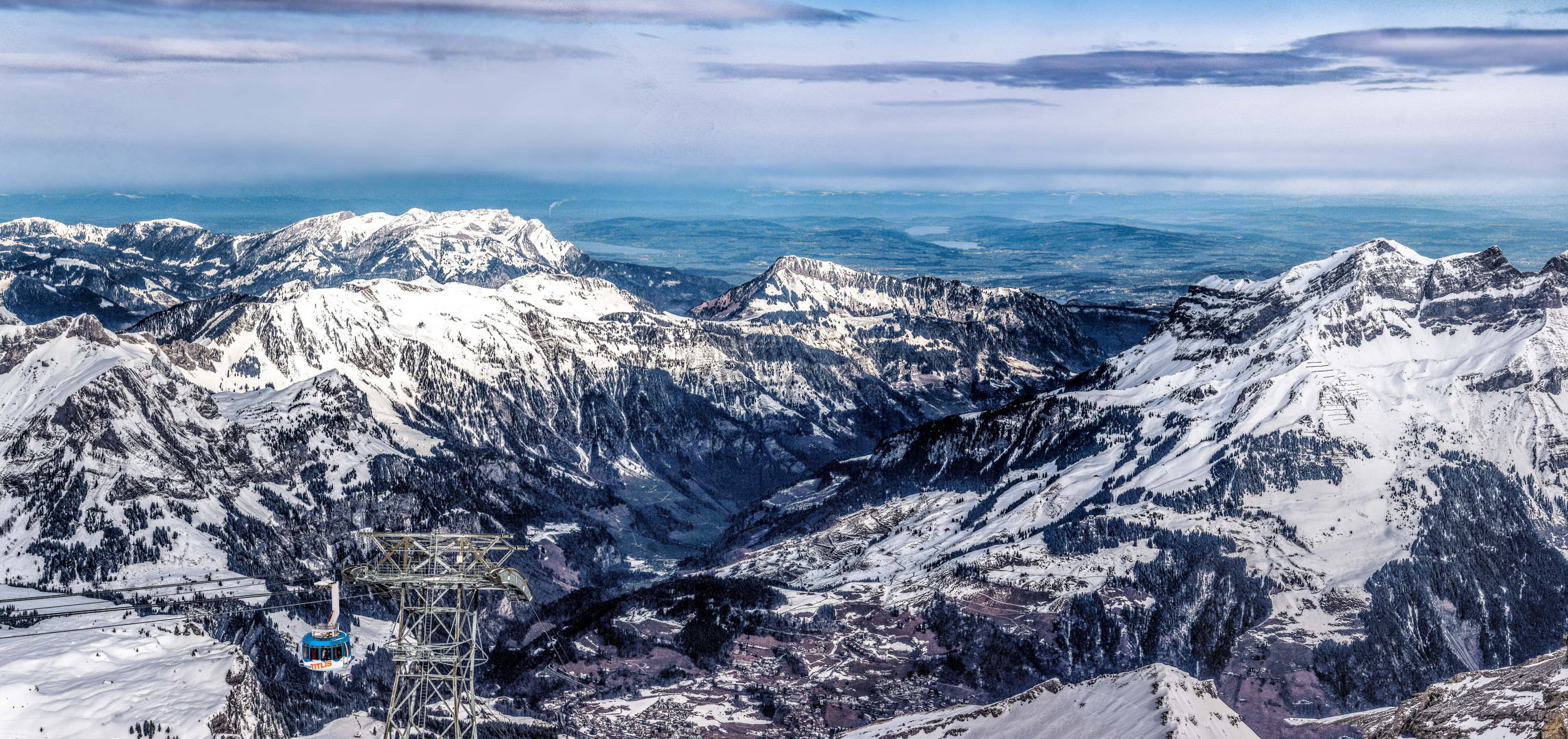 Ausblick vom Titlis (3.238m) in der frühen Morgensonne