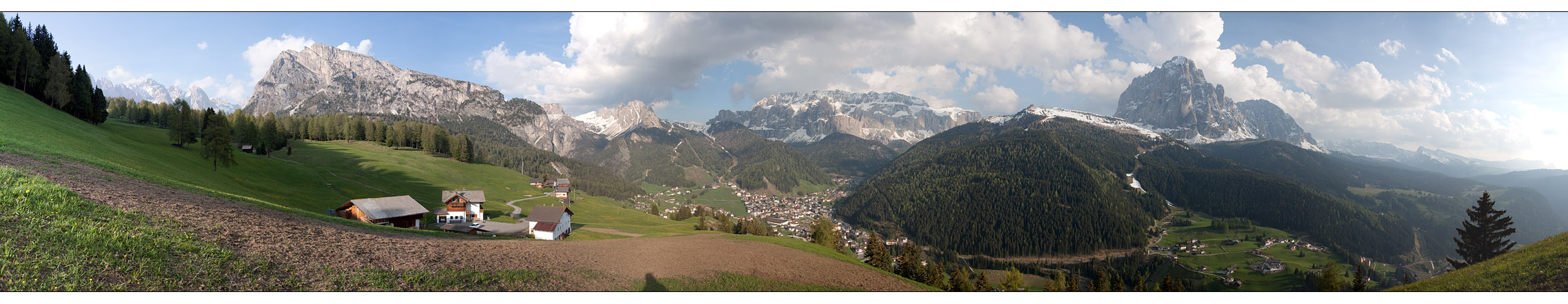 Ausblick vom Tublahof, Wolkenstein im Grödnertal, Südtirol - Mai 2010