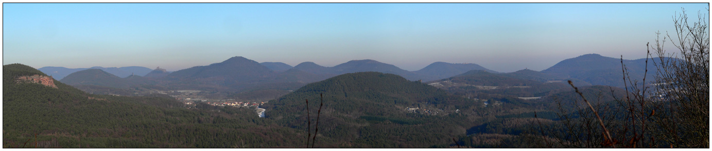 Ausblick von der Burg Lindelbrunn ...