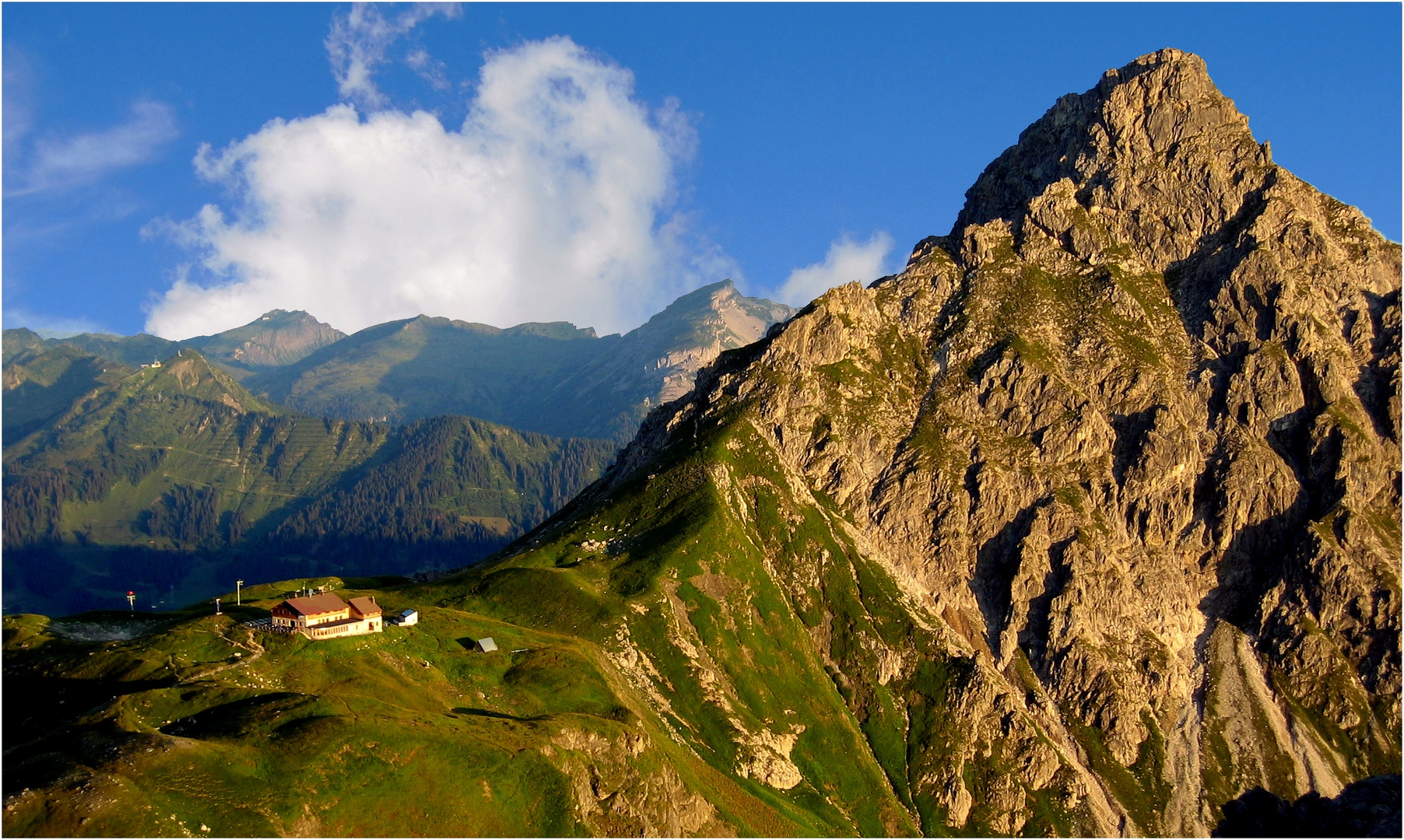 Ausblick von der Fiderescharte (2214 m) im Allgäu zum...