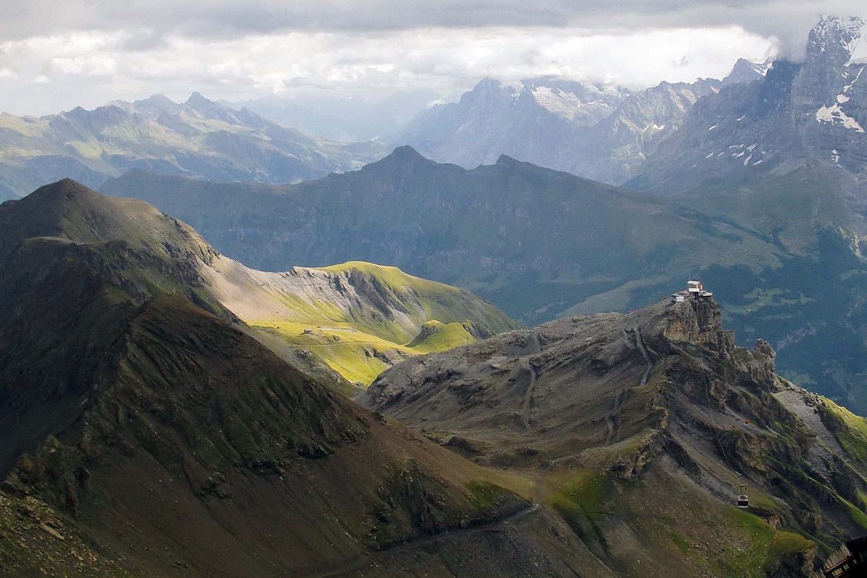 Ausblück von Schildhorn 2970m.ü.M