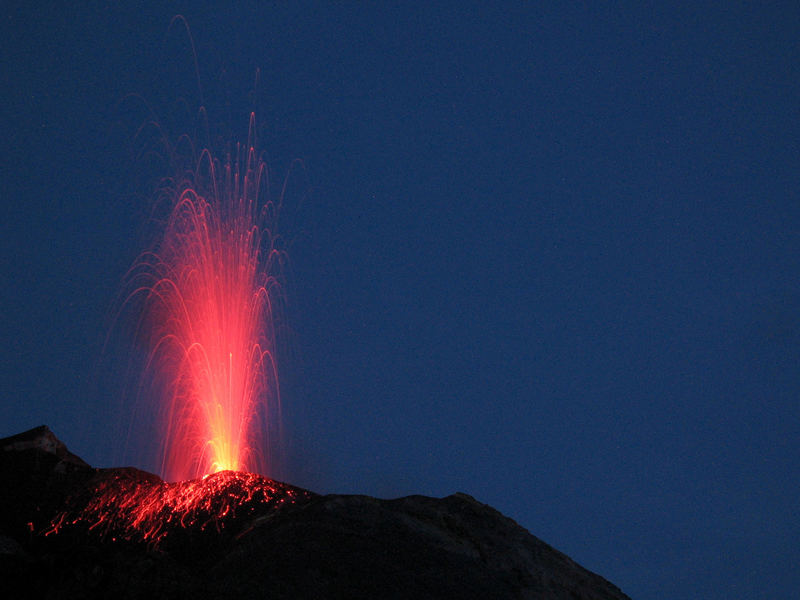 Ausbruch Des Stromboli Foto Bild Naturereignisse Die Elemente Natur Bilder Auf Fotocommunity