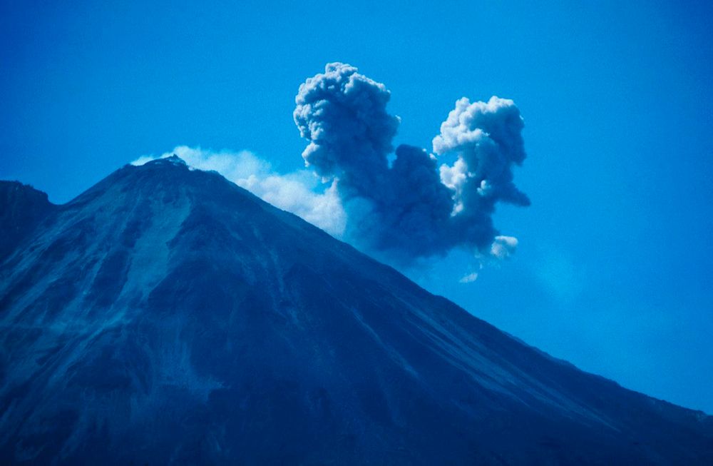 Ausbruch des Vulkan Arenal um 6 Uhr morgens, Gaswolke, Costa Rica