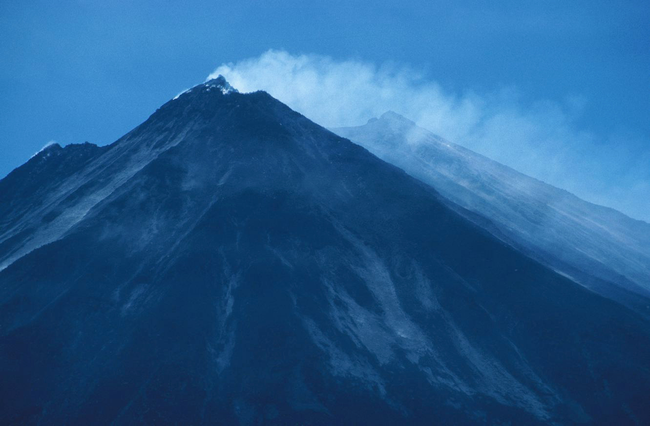 Ausbruch des Vulkan Arenal um 6 Uhr morgens, Gaswolken, Costa Rica