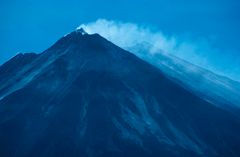 Ausbruch des Vulkan Arenal um 6 Uhr morgens, Gaswolken, Costa Rica