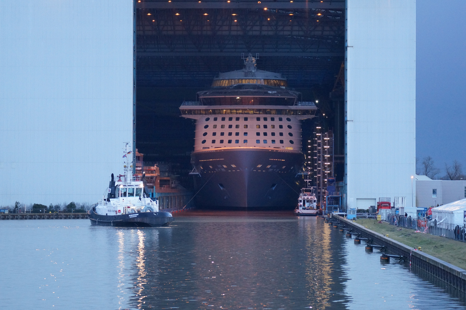 Ausdocken auf der Meyer Werft Teil 22