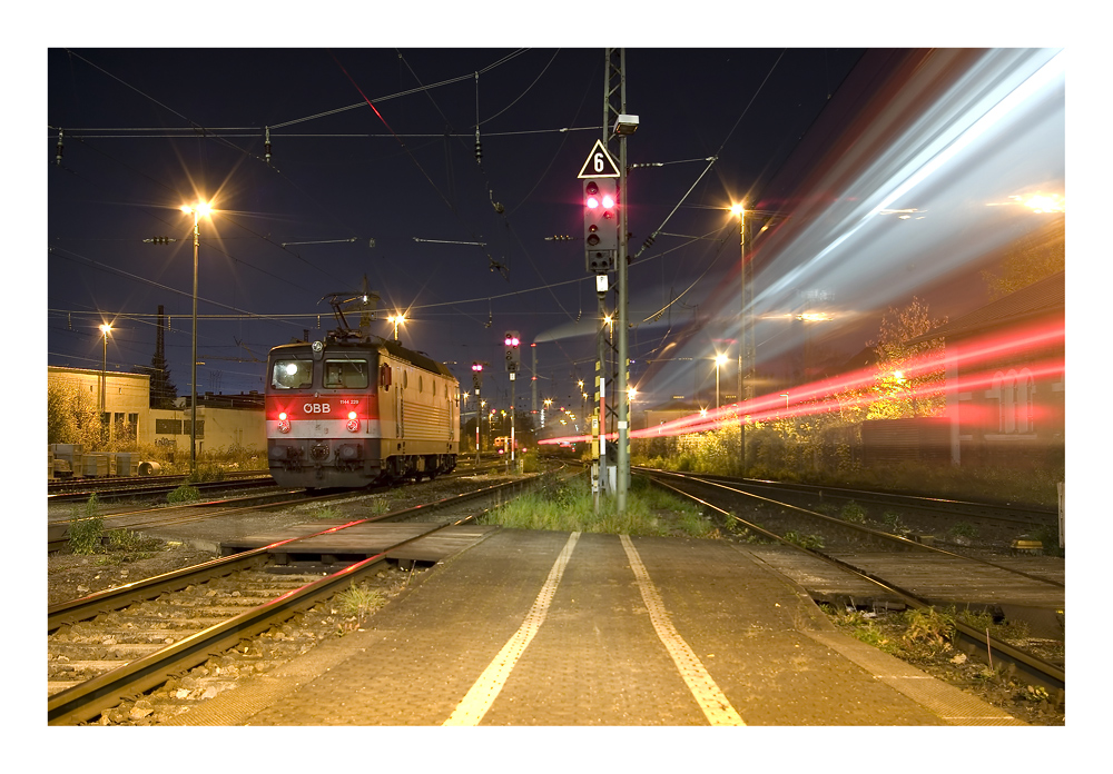 Ausfahrender Zug, Hauptbahnhof Regensburg