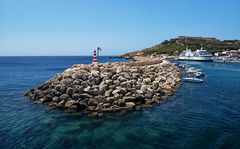 Ausfahrt aus dem Fährhafen in Mgarr