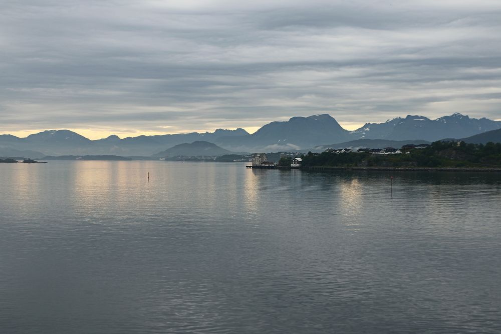 Ausfahrt aus dem Hafen von Ålesund, Norwegen