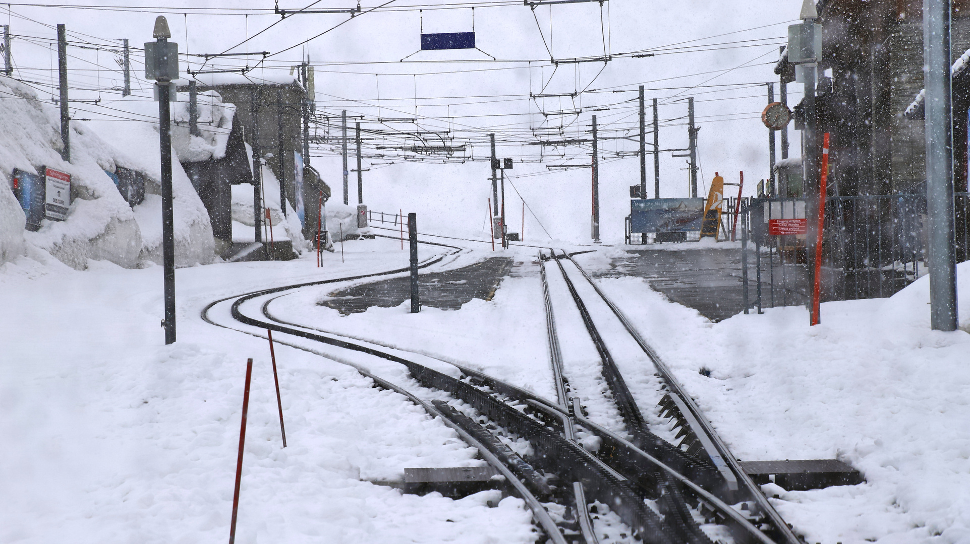 Ausfahrt aus der Station Riffelberg nach Zermatt