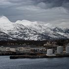 Ausfahrt aus Sandnessjøn - Blick auf die "Sieben Schwestern"