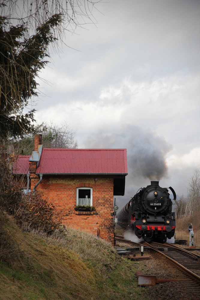 Ausfahrt Immelborn mit BR 44