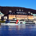 Ausflugdampfer August der Starke vor dem Schloss Pillnitz......