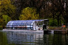 Ausflugsboot am Machsee in Hannover