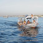 Ausflugsboot am Nil bei Luxor