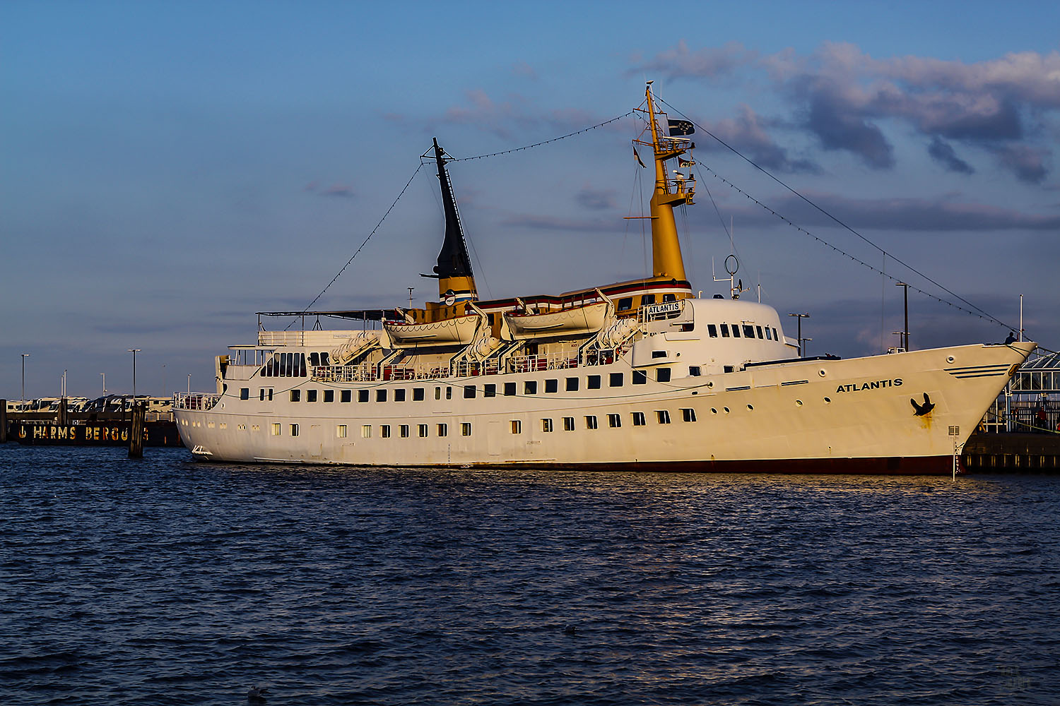  Ausflugschiff in Cuxhafen