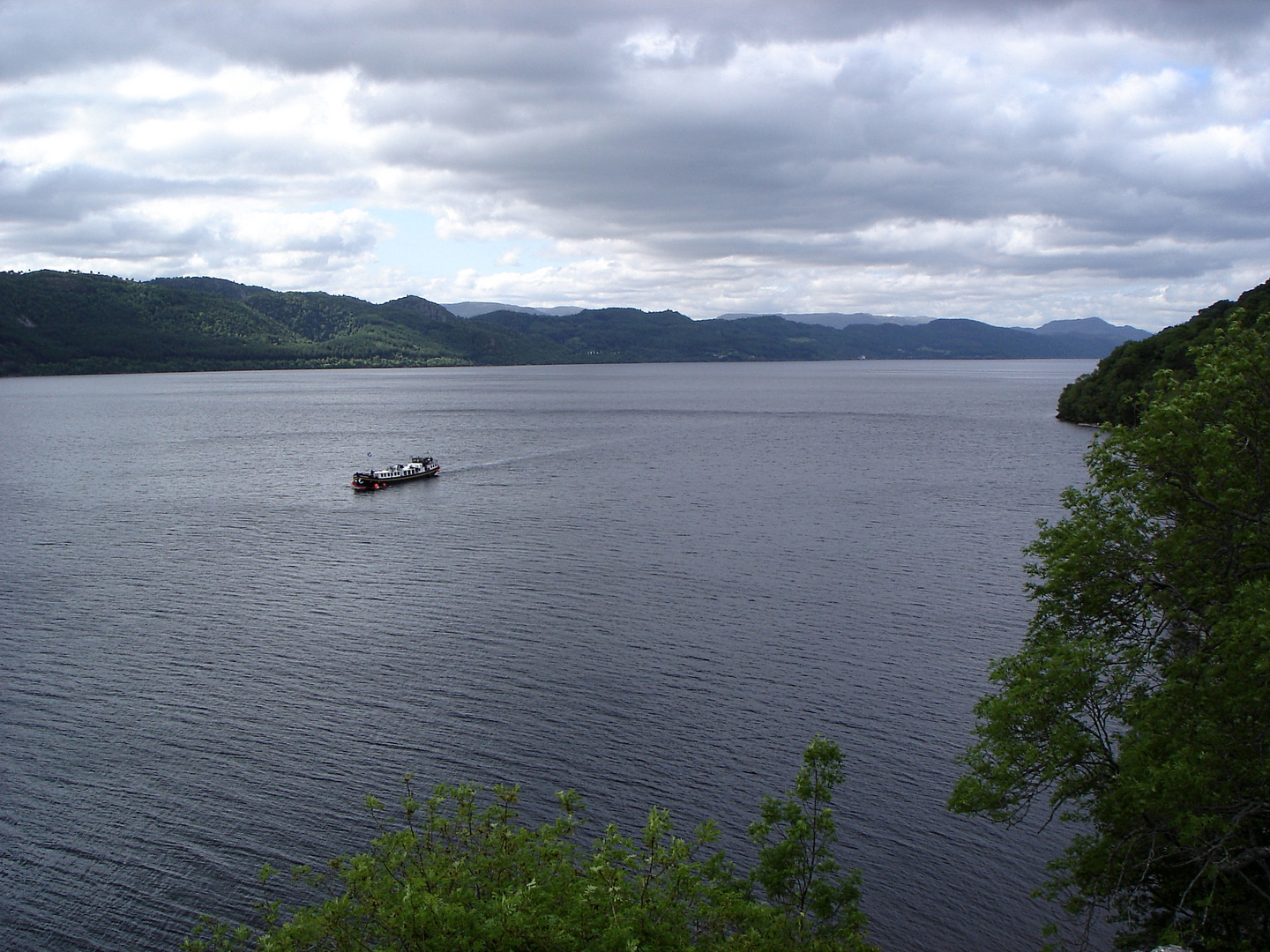 Ausflugsdampfer auf dem Loch Ness