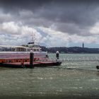 Ausflugsschiff am Tejo Lisboa Nähe Cais do Sodre