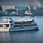 Ausflugsschiff auf dem Rhein