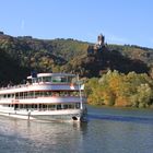 Ausflugsschiff auf der Mosel mit Reichsburg (IMG_2185)