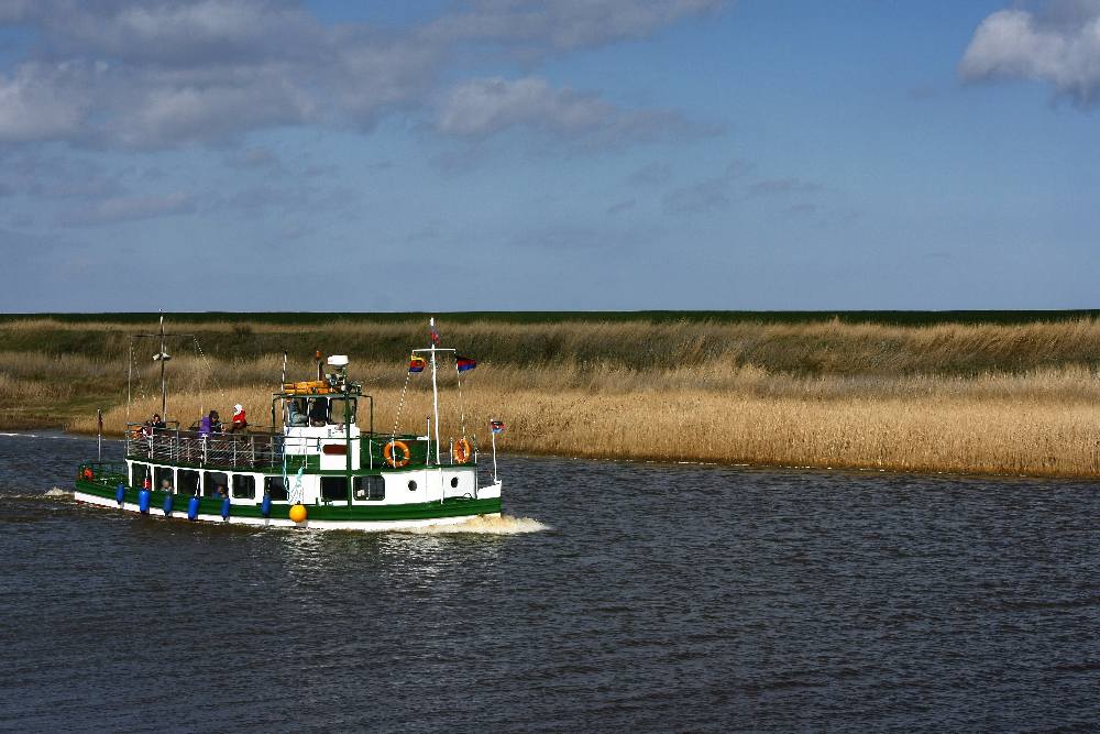 Ausflugsschiff bei Greetsiel