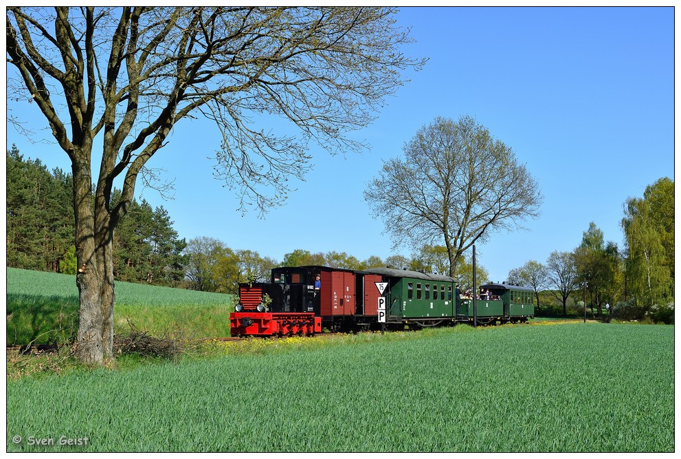  Ausflugszug mit Köf 6003 zu Christi Himmelfahrt 2016 bei Brünkendorf