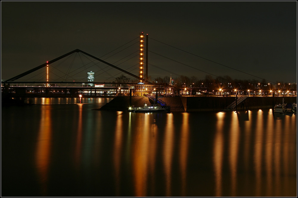 Ausgang Medienhafen Düsseldorf ....