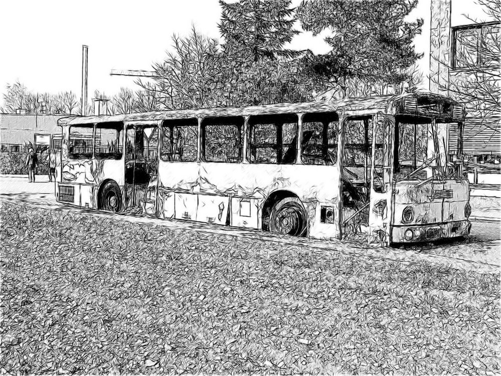 Ausgebrannter Bus in Bleistift