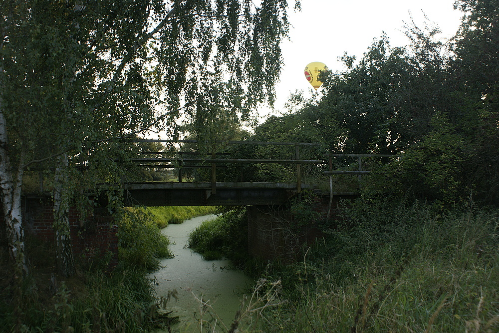 ausgediente Eisenbahnbrücke