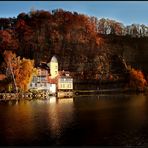 ausgediente Mühle in herbstlicher Umgebung