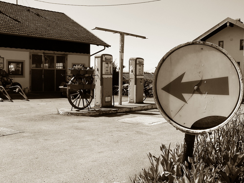 Ausgediente Tankstelle in Roitham